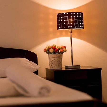 Hostel Royal Obrenovac  Экстерьер фото