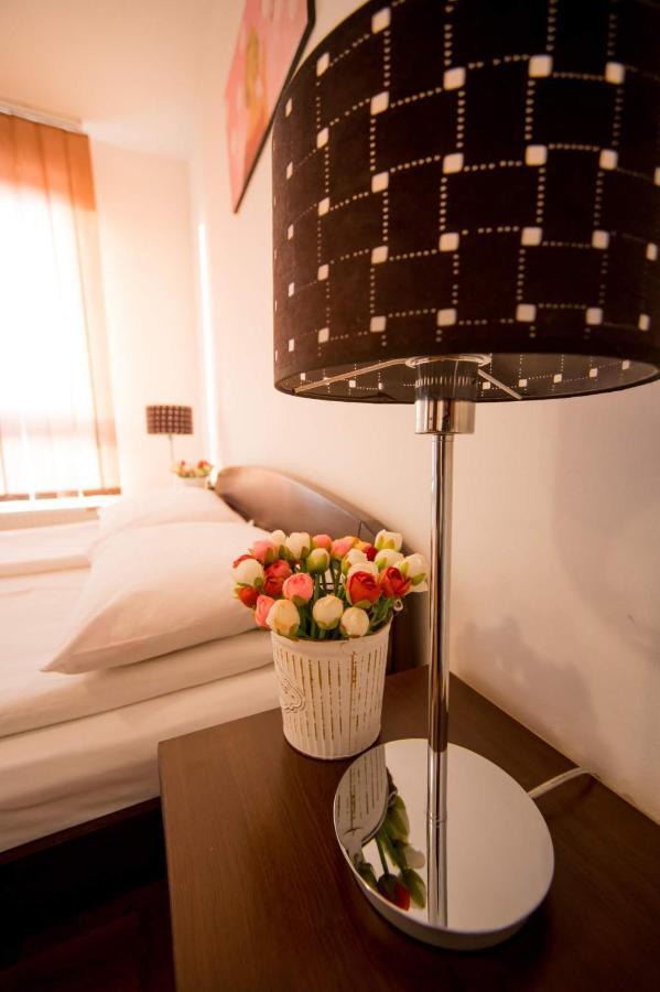 Hostel Royal Obrenovac  Экстерьер фото