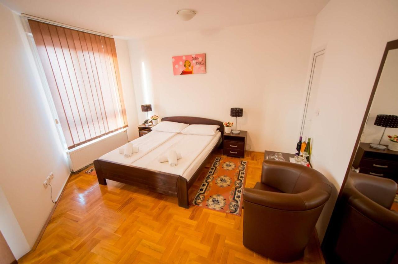 Hostel Royal Obrenovac  Экстерьер фото