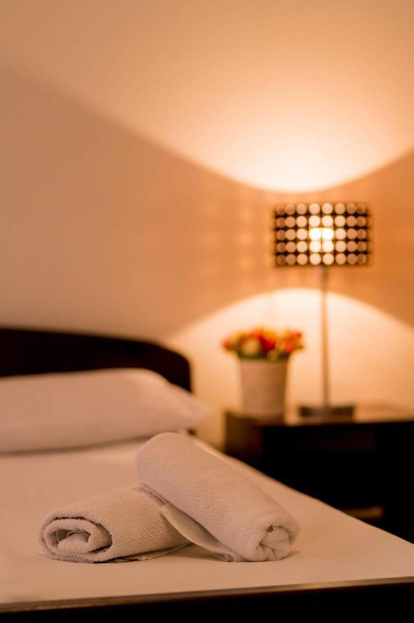 Hostel Royal Obrenovac  Экстерьер фото
