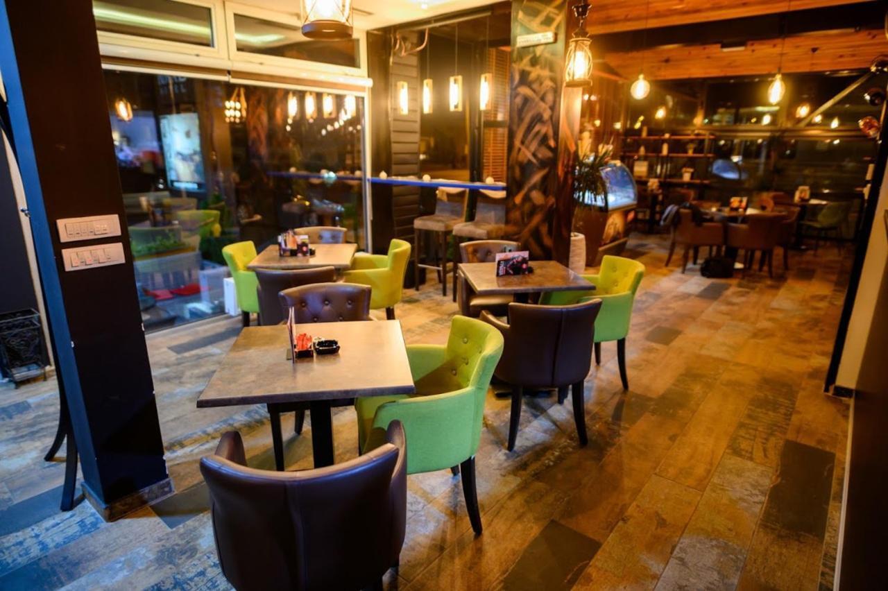 Hostel Royal Obrenovac  Экстерьер фото
