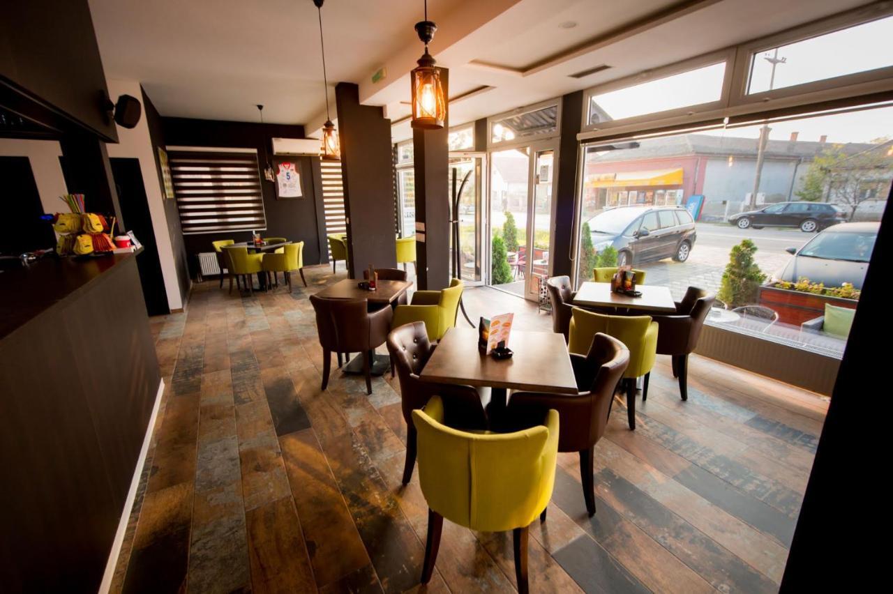 Hostel Royal Obrenovac  Экстерьер фото