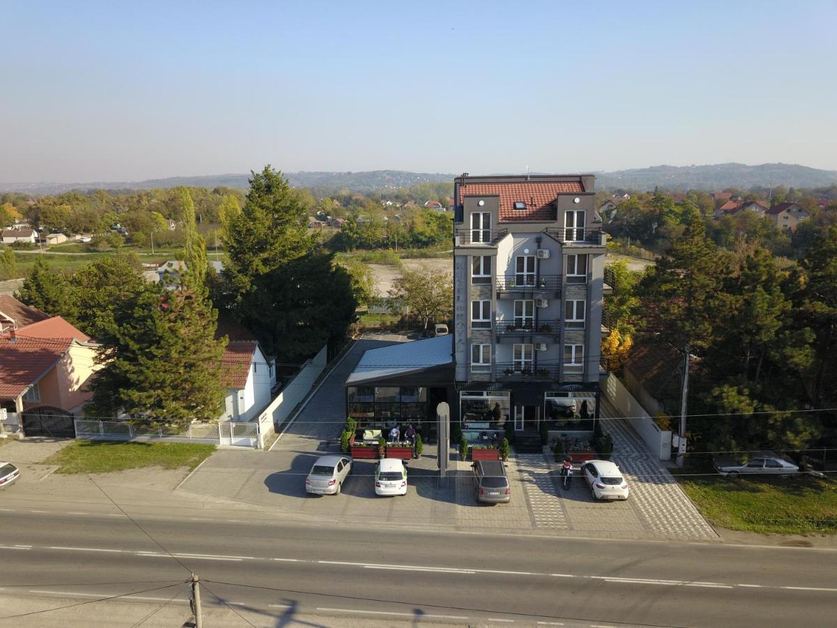 Hostel Royal Obrenovac  Экстерьер фото